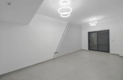 Apartment - 1 Bedroom - 2 Bathrooms for rent in Jumeirah Garden City - Al Satwa - Dubai