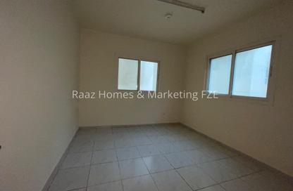 Apartment - 1 - 1 for rent in Plaza Building - Al Ghuwair - Al Gharb - Sharjah Apartment - 1 - 1 for rent in Plaza Building - Al Ghuwair - Al Gharb - Sharjah