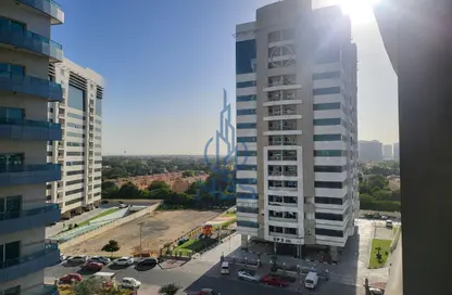 شقة - غرفة نوم - 2 حمامات للبيع في برج حمزة - مدينة دبي الرياضية - دبي