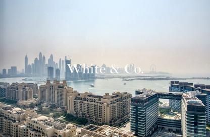 Apartment - Studio - 1 for rent in The Palm Tower - Palm Jumeirah - Dubai