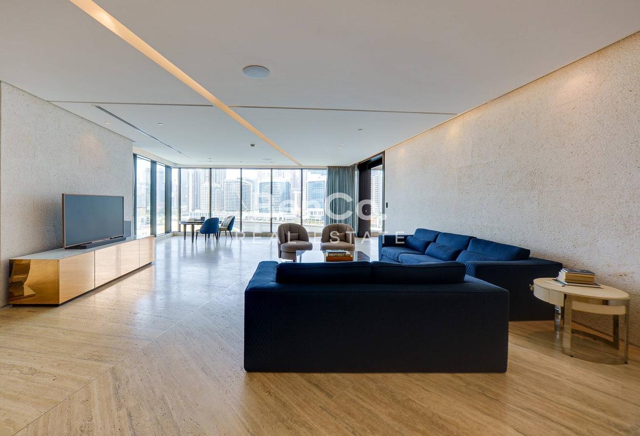 Unfurnished | Burj Canal View | Prime Location photo 5