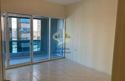 شقة - 2 غرف نوم - 2 حمامات للايجار في برج صحارى - شارع الشيخ زايد - دبي شقة - 2 غرف نوم - 2 حمامات للايجار في برج صحارى - شارع الشيخ زايد - دبي