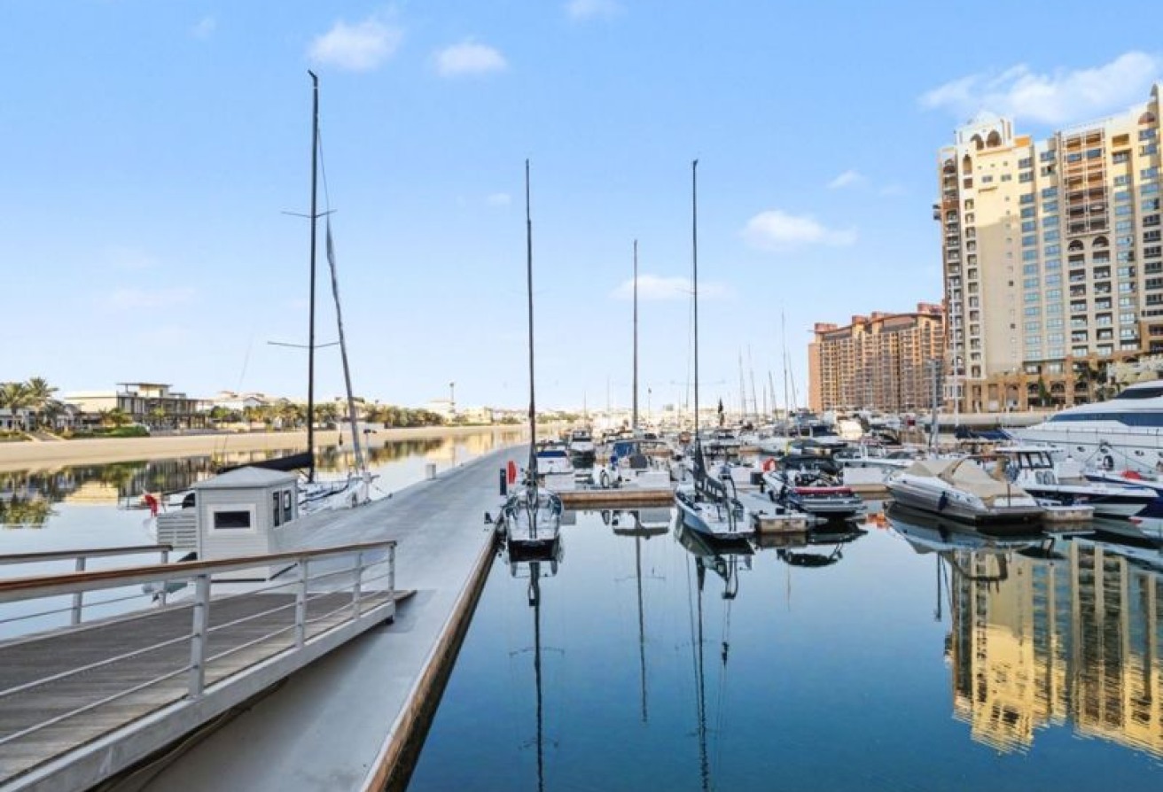 UPGRADED | FURNIHSED | WATERFRONT VIEWS | STUDIO