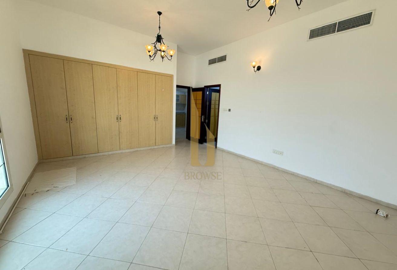 COMPOUND WITH AMENITIES OUTSIDE SEATING AREA photo 28