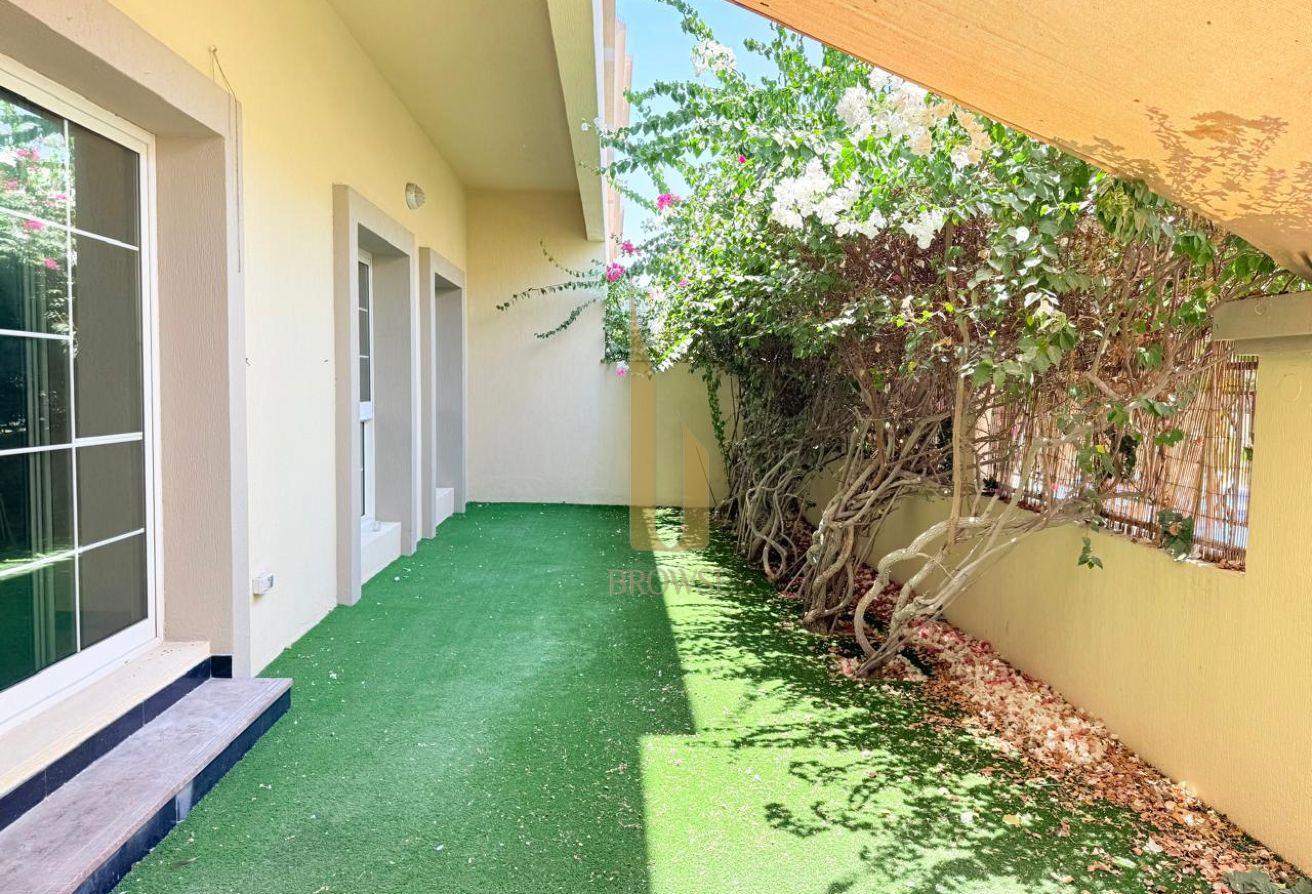 COMPOUND WITH AMENITIES OUTSIDE SEATING AREA photo 9