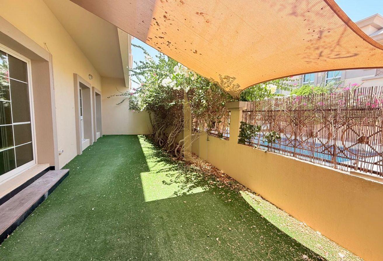 COMPOUND WITH AMENITIES OUTSIDE SEATING AREA photo 8