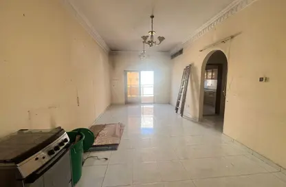 شقة - 2 غرف نوم - 2 حمامات للايجار في المحطة - القاسمية - الشارقة