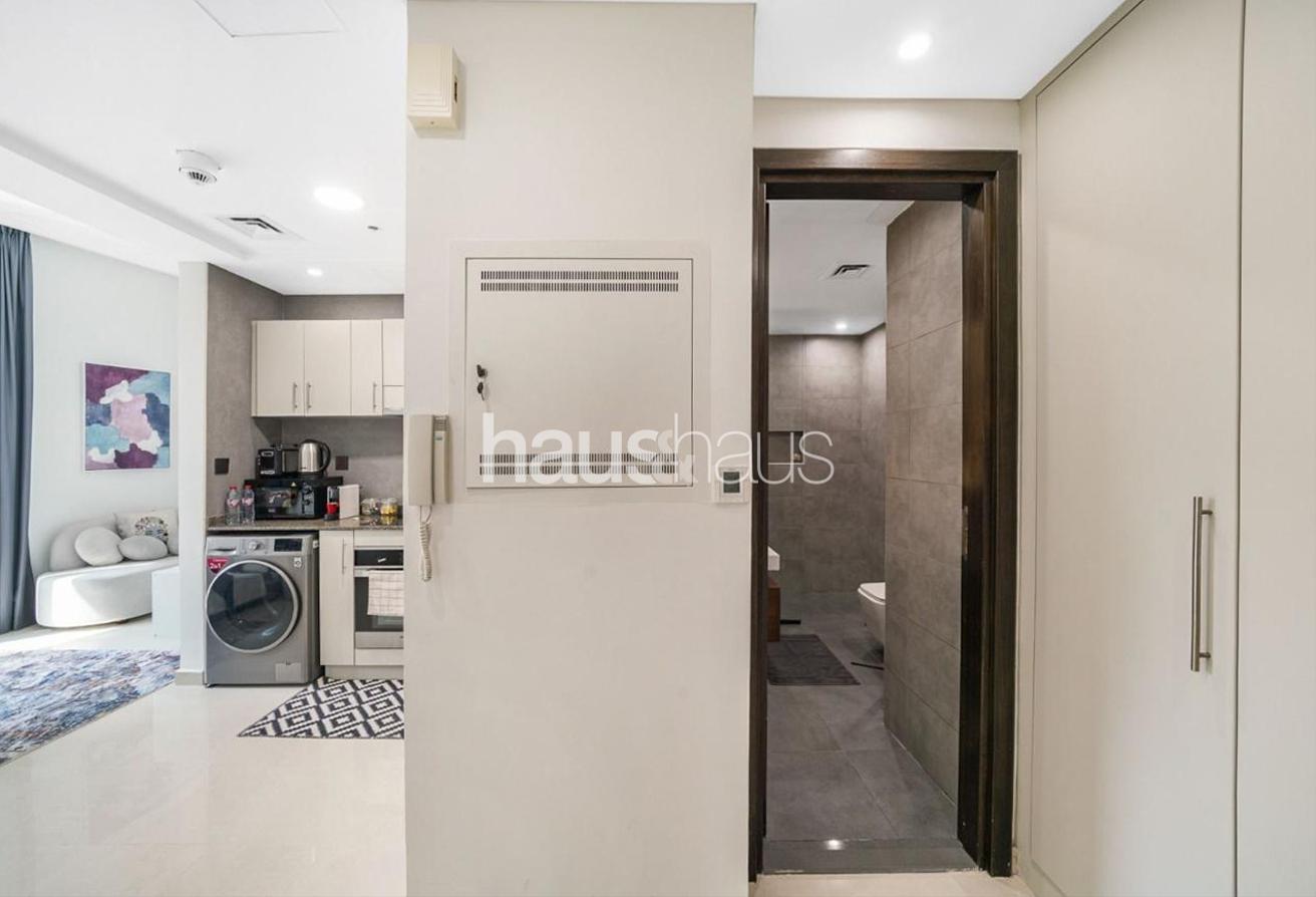 Fully Upgraded | Studio | Furnished photo 10