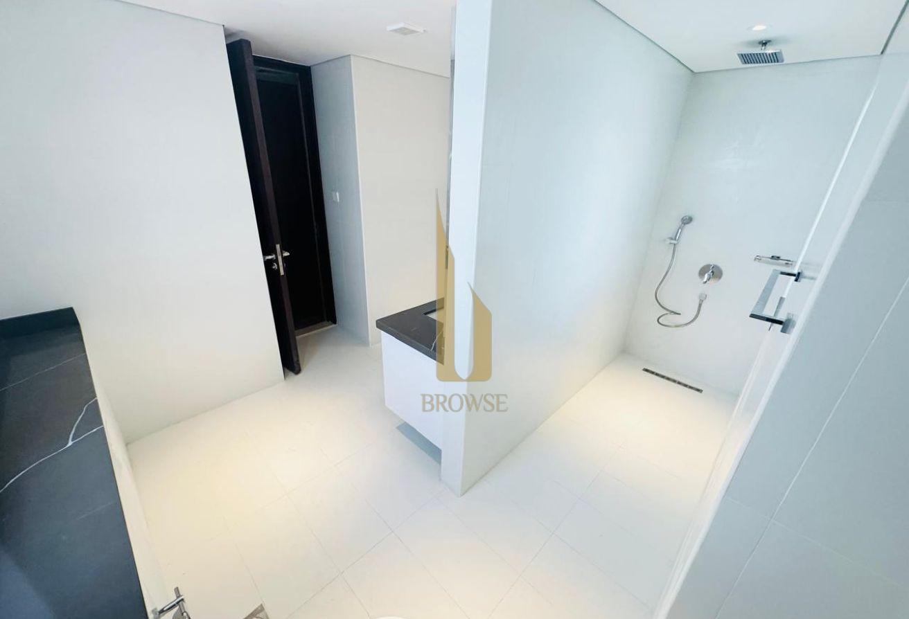 Renovated All Baths+Kitchen + Flooring + Wardrobe photo 7