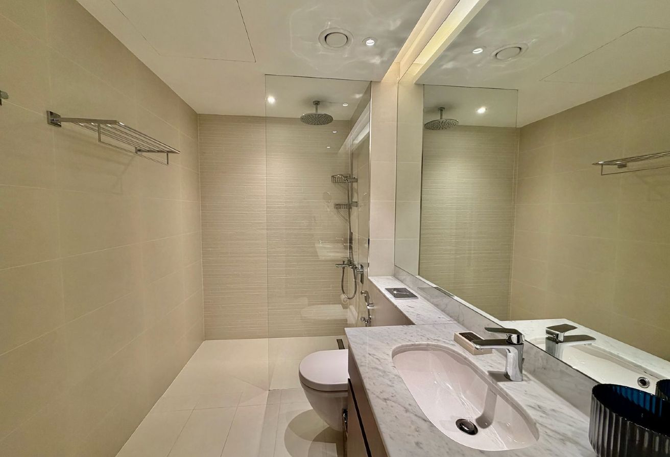 Fully Furnished I  Luxurios Beachfront I Balcony