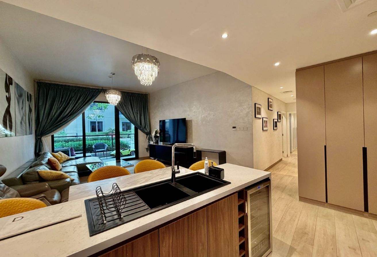 Fully Furnished I  Luxurios Beachfront I Balcony