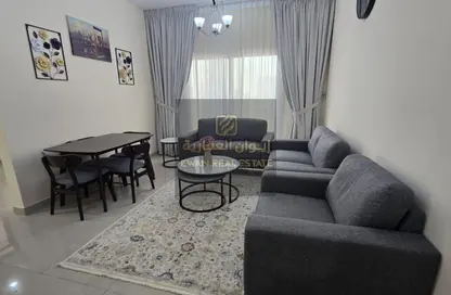 شقة - 2 غرف نوم - 3 حمامات للايجار في مبنى القاسمية 10 - المحطة - القاسمية - الشارقة