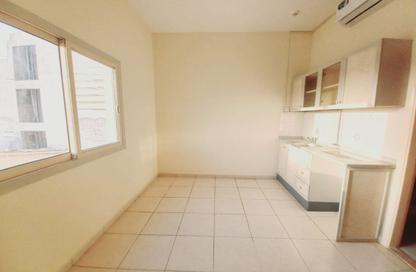 Apartment - Studio - 1 Bathroom for rent in Fire Station Road - Muwaileh - Sharjah Apartment - Studio - 1 Bathroom for rent in Fire Station Road - Muwaileh - Sharjah