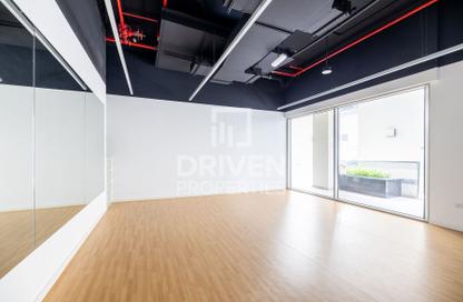 Retail - Studio for rent in API 1000 - Umm Al Sheif - Dubai
