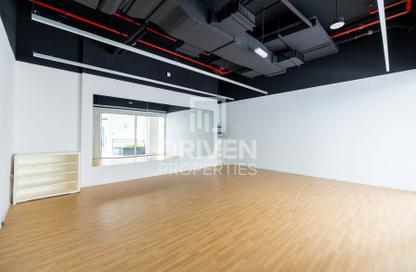 Retail - Studio for rent in API 1000 - Umm Al Sheif - Dubai