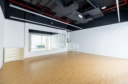 Retail - Studio for rent in API 1000 - Umm Al Sheif - Dubai