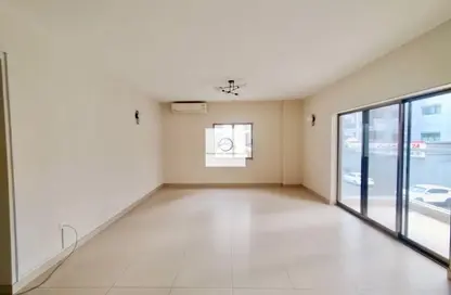 Apartment - 3 Bedrooms - 3 Bathrooms for rent in Dar Al Buteen 1 - Al Muraqqabat - Deira - Dubai