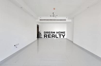 Apartment - 3 - 4 for rent in Ameer Bu Khamseen Tower - Al Majaz 3 - Al Majaz - Sharjah