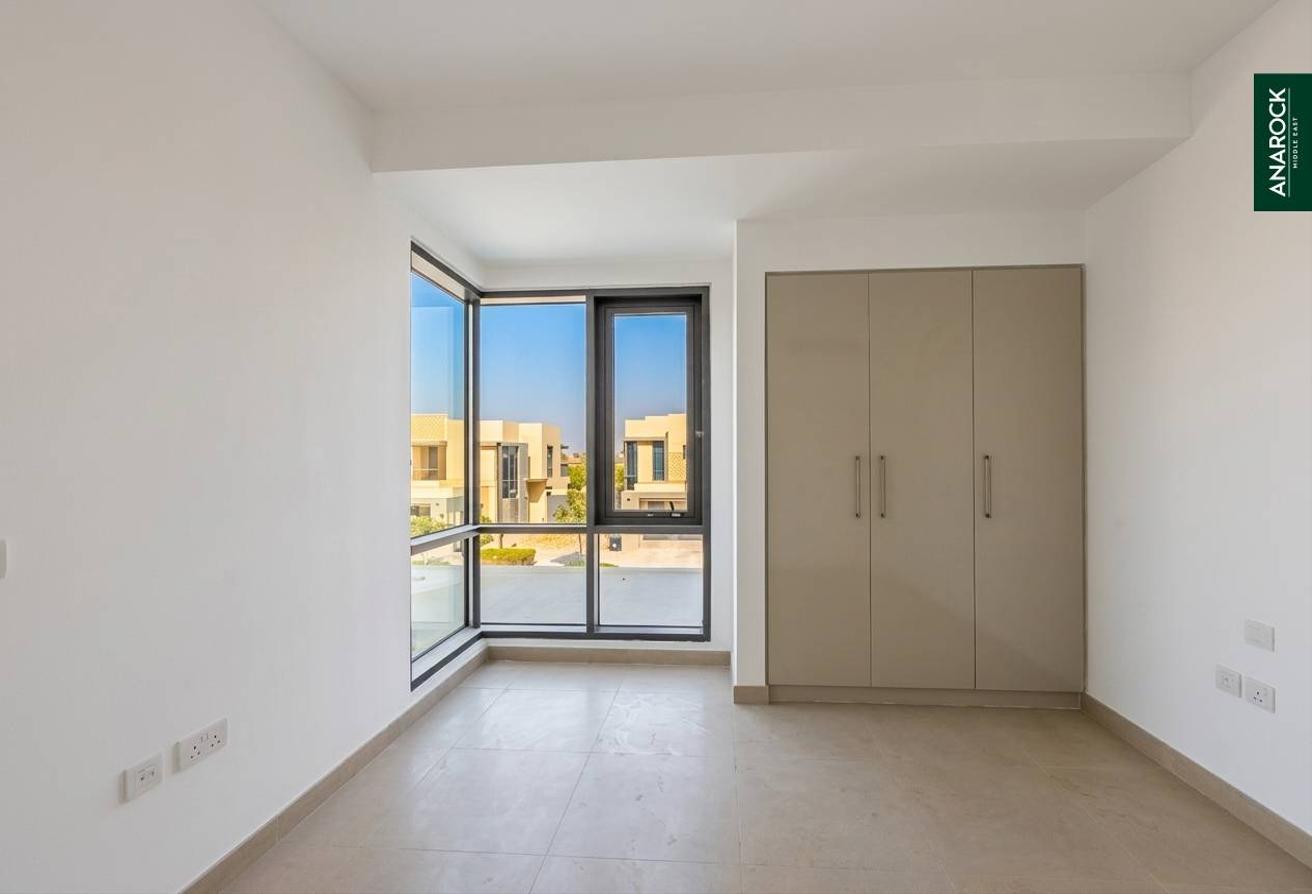 Corner Plot I Community View | Vacant photo 7