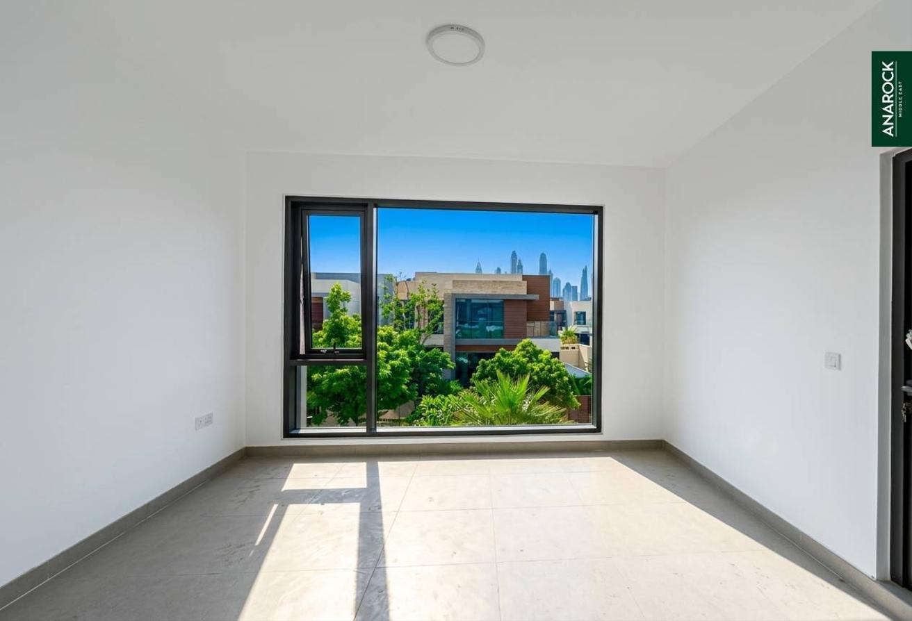 Corner Plot I Community View | Vacant photo 4