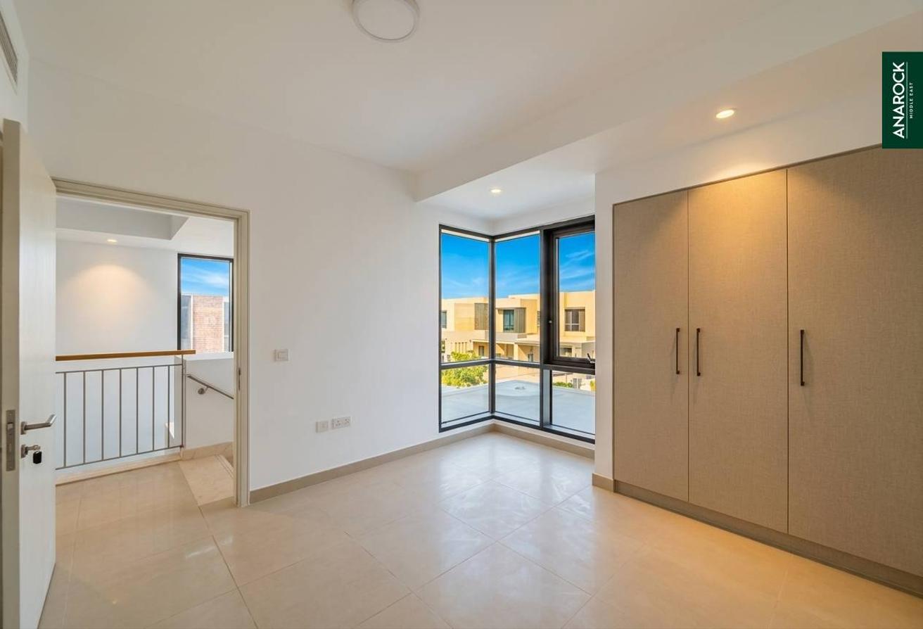 Corner Plot I Community View | Vacant photo 6