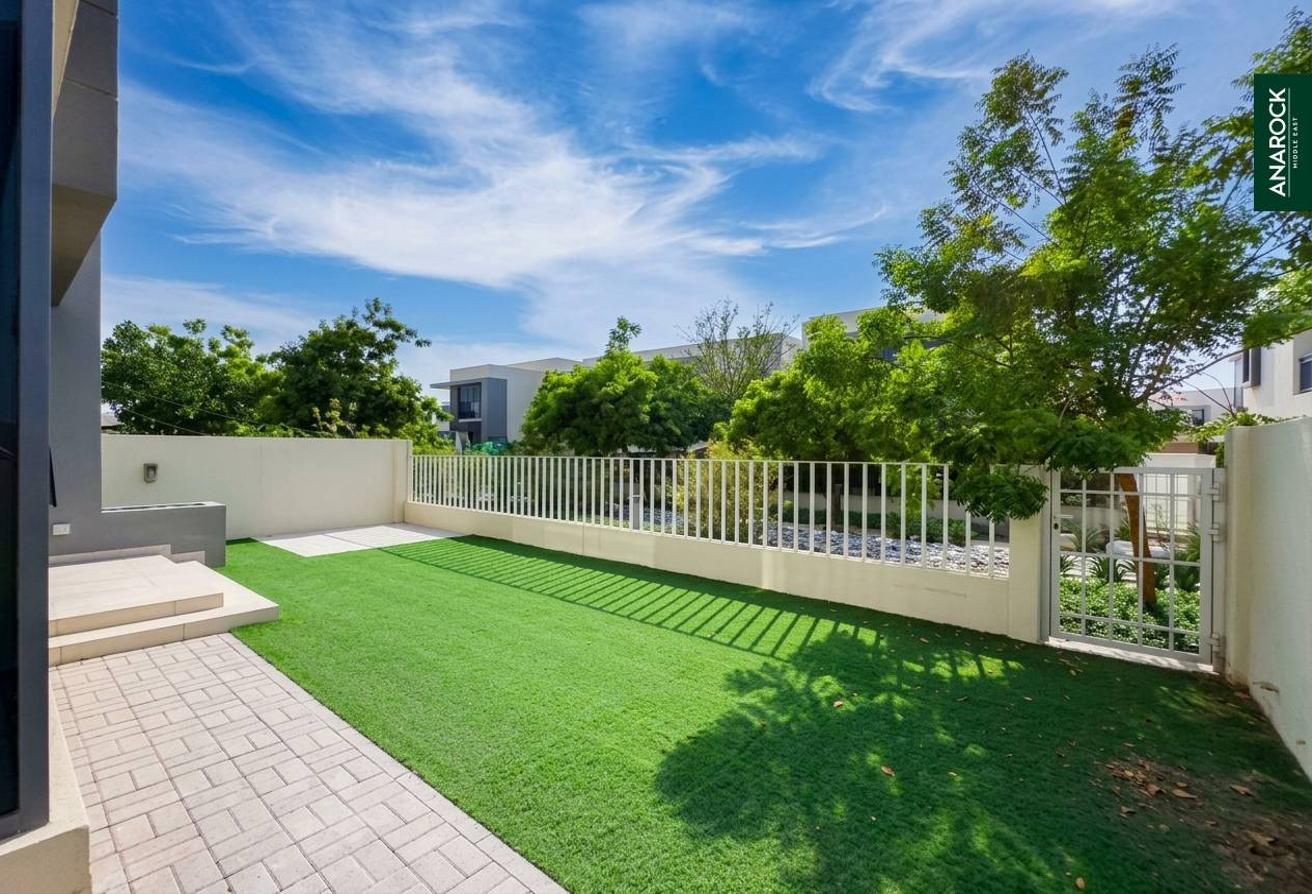Corner Plot I Community View | Vacant photo 9