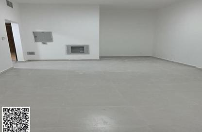 عمارة بالكامل - استوديو - 8 حمامات للبيع في الجرف الصناعية 2 - الجرف الصناعية - عجمان