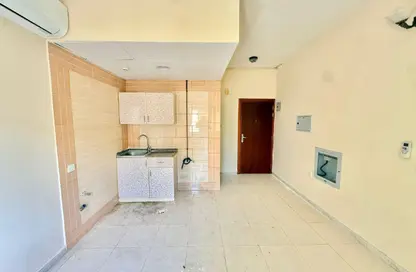 شقة - 4 حمامات للايجار في الشامسي 1 - تجارية مويلح - الشارقة