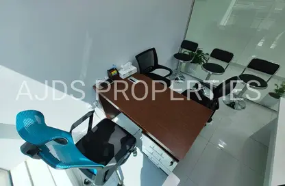 مكتب - غرفة نوم - 1 حمام للايجار في أسبن - شارع الشيخ زايد - دبي