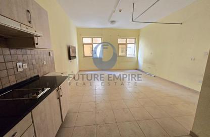 Apartment - Studio - 1 Bathroom for rent in Abdul Rahim Mohd Al Zarooni Building - Mankhool - Bur Dubai - Dubai