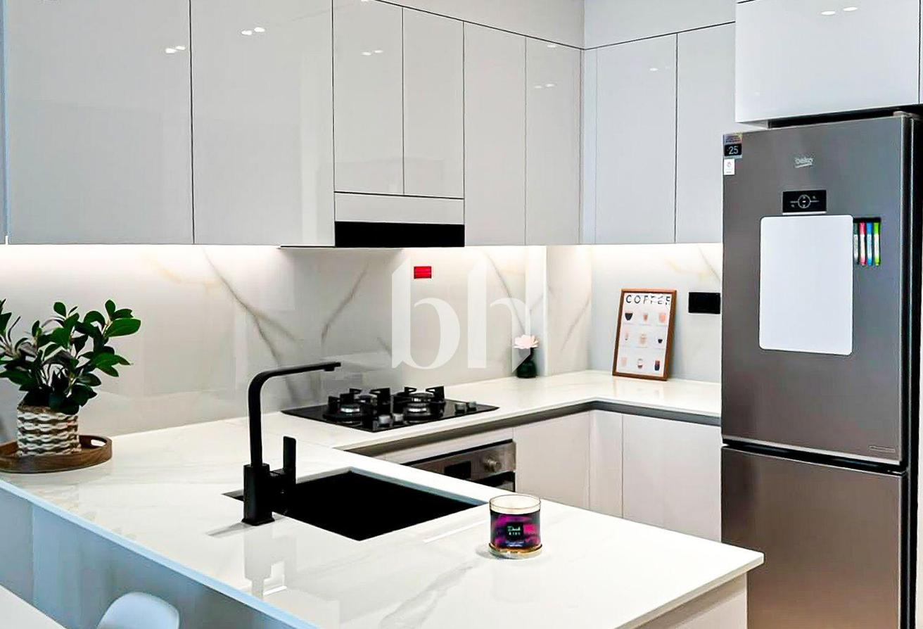 Furnished | Mid Floor | 1 Bedroom Apartment photo 5
