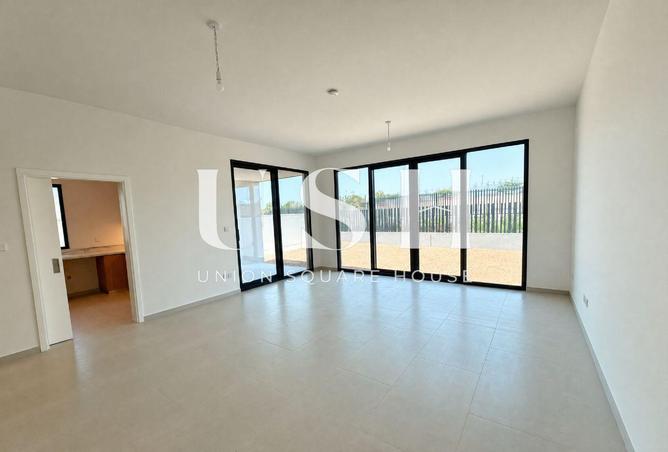 4-bed townhouse in Jebel Ali Village Townhouses · Corner unit — photo 2
