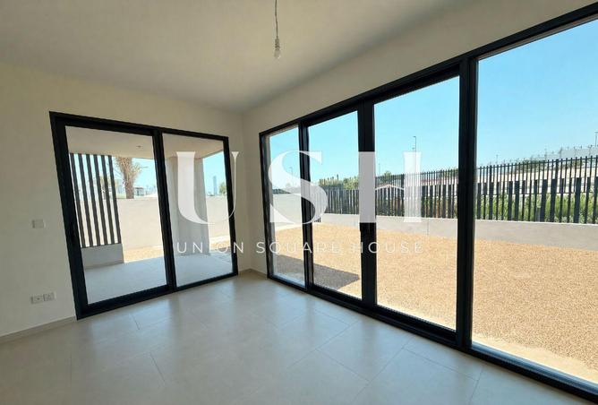 4-bed townhouse in Jebel Ali Village Townhouses · Corner unit — photo 4
