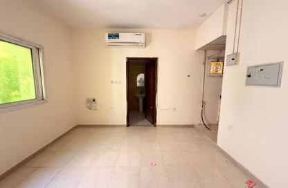Apartment - Studio - 1 Bathroom for rent in Fire Station Road - Muwaileh - Sharjah Apartment - Studio - 1 Bathroom for rent in Fire Station Road - Muwaileh - Sharjah
