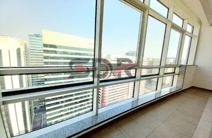 شقة - 3 غرف نوم - 4 حمامات للايجار في برج العتيبة - شارع إلكترا - أبوظبي