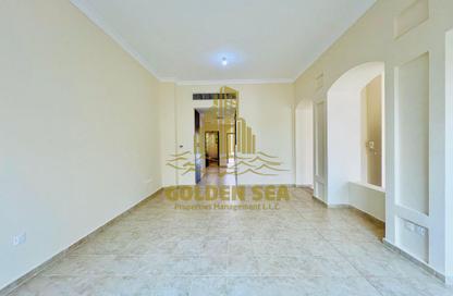 Villa - 5 - 6 for rent in Cornich Al Khalidiya - Al Khalidiya - Abu Dhabi