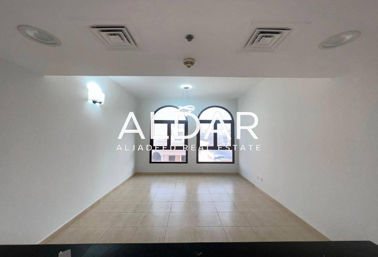 Closed To Mall | Fully Upgraded Unit | Vacant photo 2