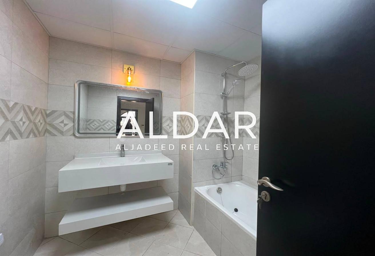 Closed To Mall | Fully Upgraded Unit | Vacant photo 9