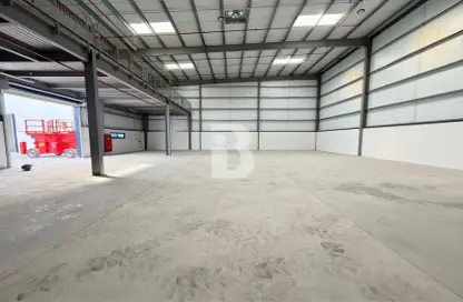 Warehouse - Studio for rent in Phase 1 - Dubai Investment Park (DIP) - Dubai