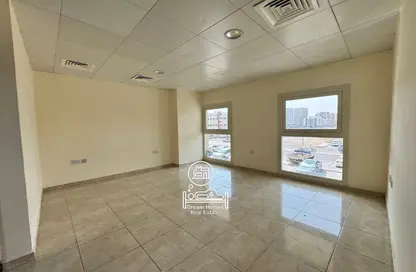 مكتب - غرفة نوم - 1 حمام للايجار في شعبية - مصفح - أبوظبي