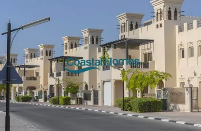 شقة - 3 غرف نوم - 4 حمامات للايجار في تاون هاوسز قرية الحمرا - قرية الحمرا - رأس الخيمة