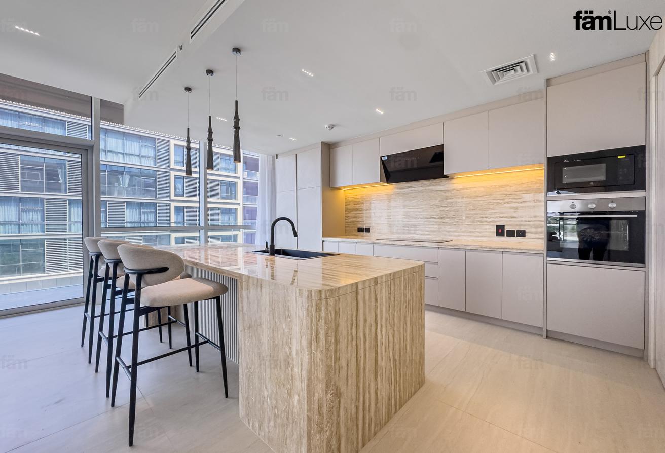 Fully Upgraded | Rare Corner Unit | Vacant Now photo 6
