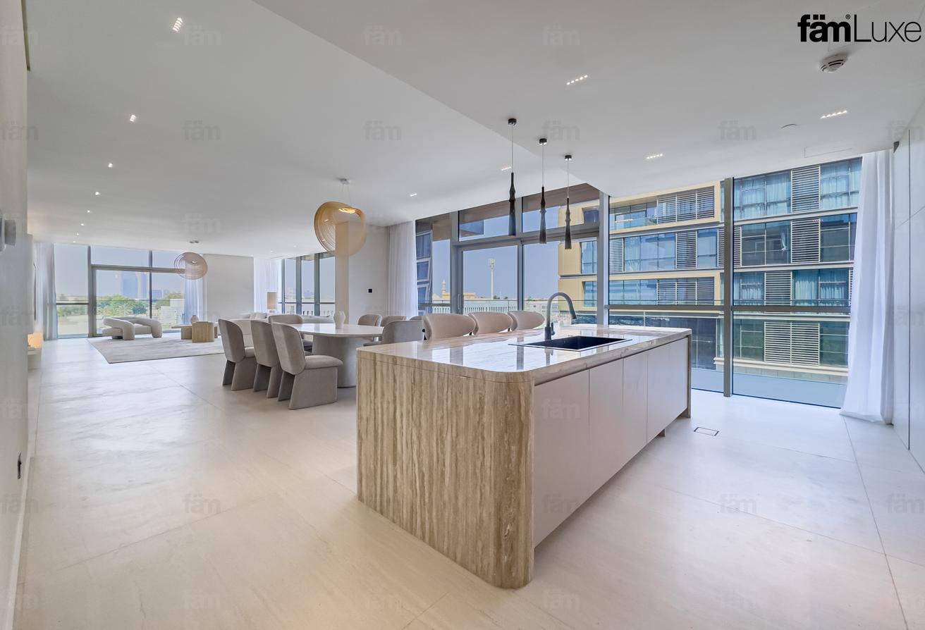 Fully Upgraded | Rare Corner Unit | Vacant Now photo 5