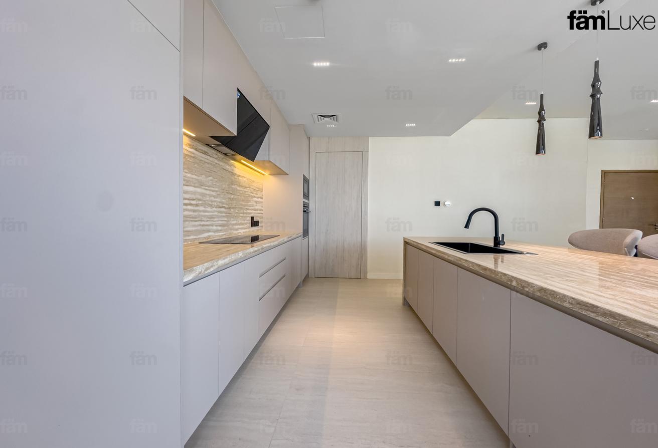 Fully Upgraded | Rare Corner Unit | Vacant Now photo 9