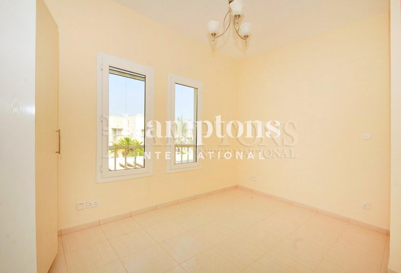 2 Bed Plus Study I Managed By Hamptons photo 5