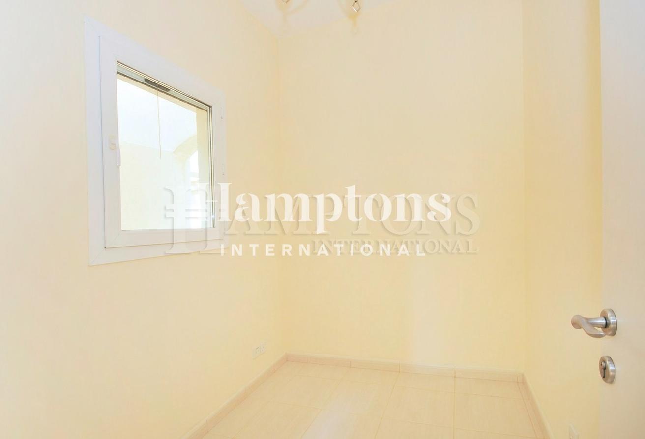2 Bed Plus Study I Managed By Hamptons photo 4