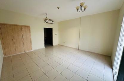 Apartment - Studio - 1 for rent in Building IC1-EMR-16 - Emirates Cluster - International City - Dubai
