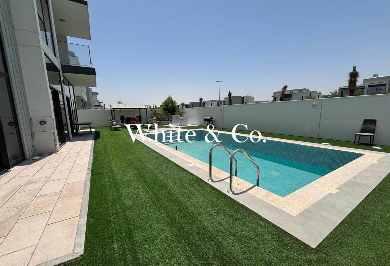 Single Row | Unfurnished | Private Pool photo 8