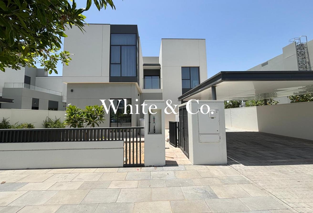 Single Row | Unfurnished | Private Pool photo 12