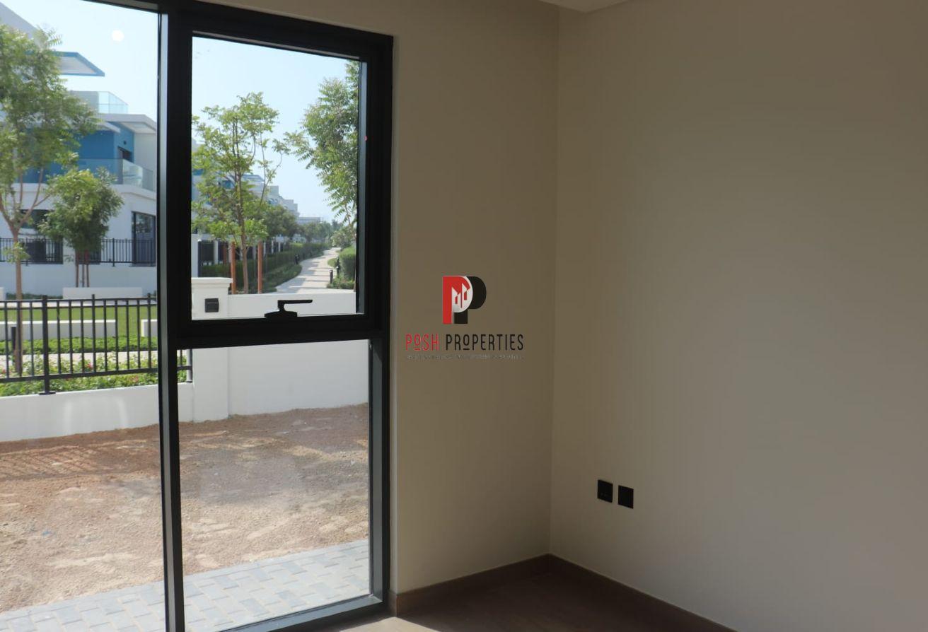Park Front | Single Row | Ready to move photo 10